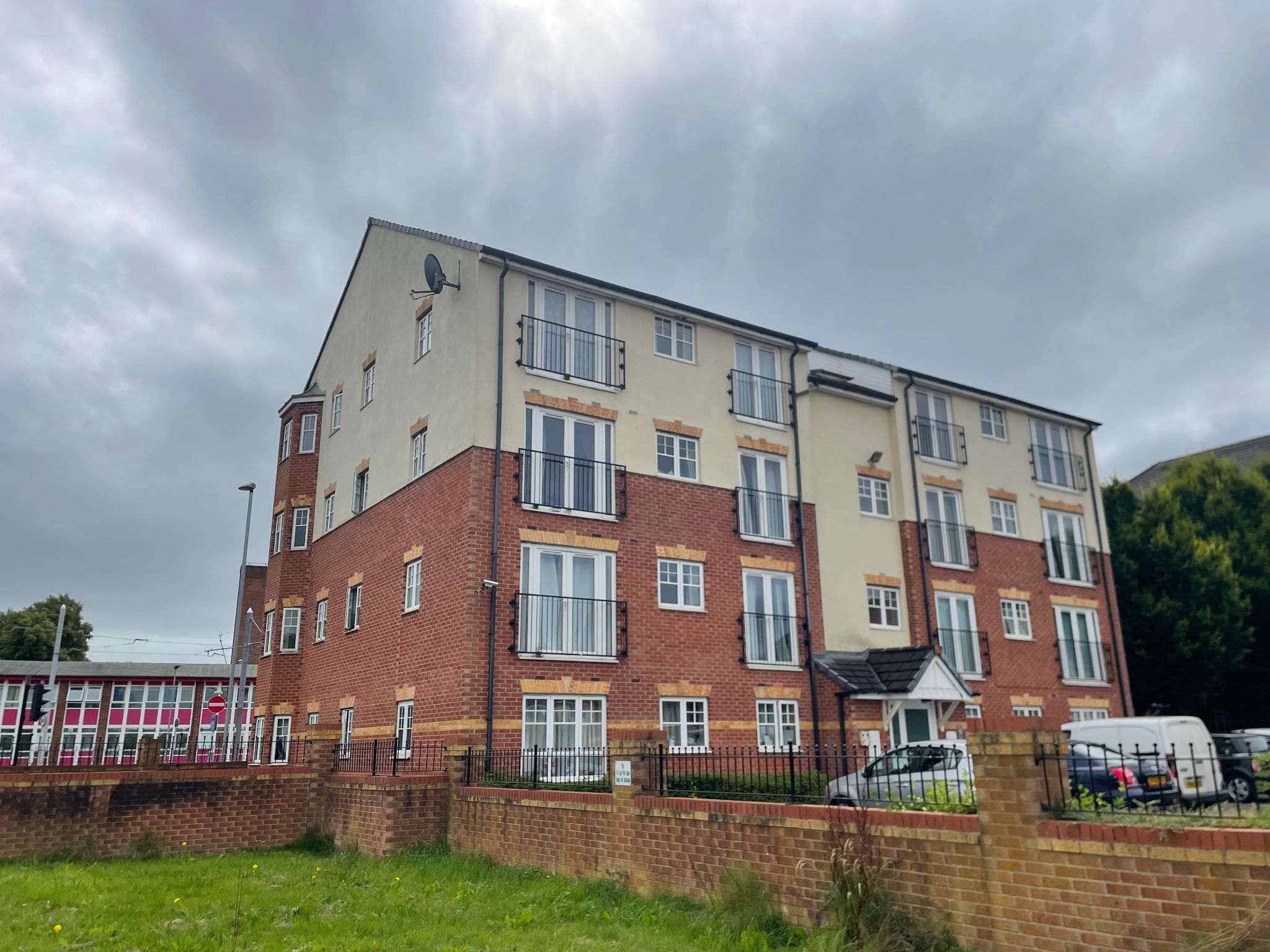 2 bedroom Apartment For Sale