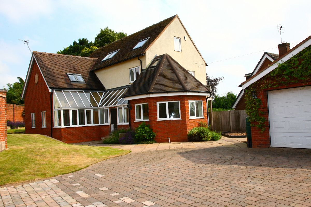 6 bedroom Detached Let Agreed