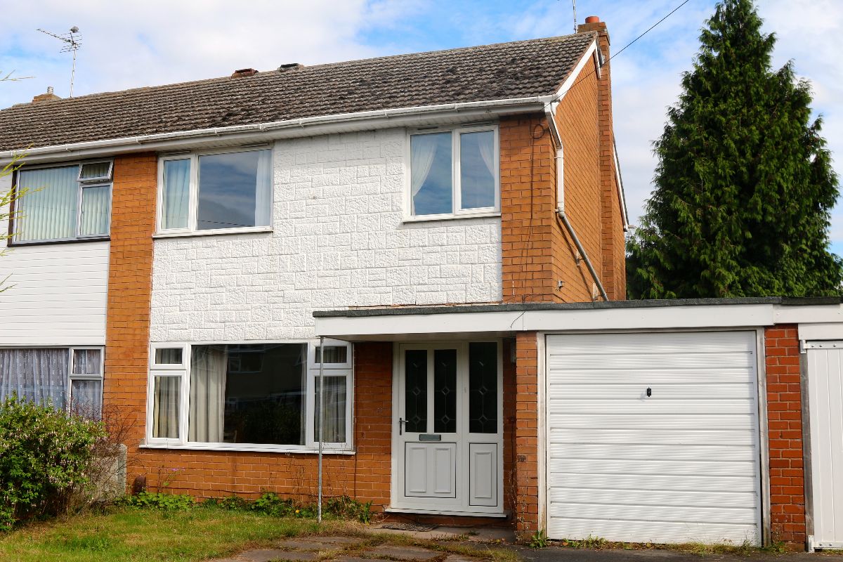 4 bedroom Semi-Detached Let Agreed