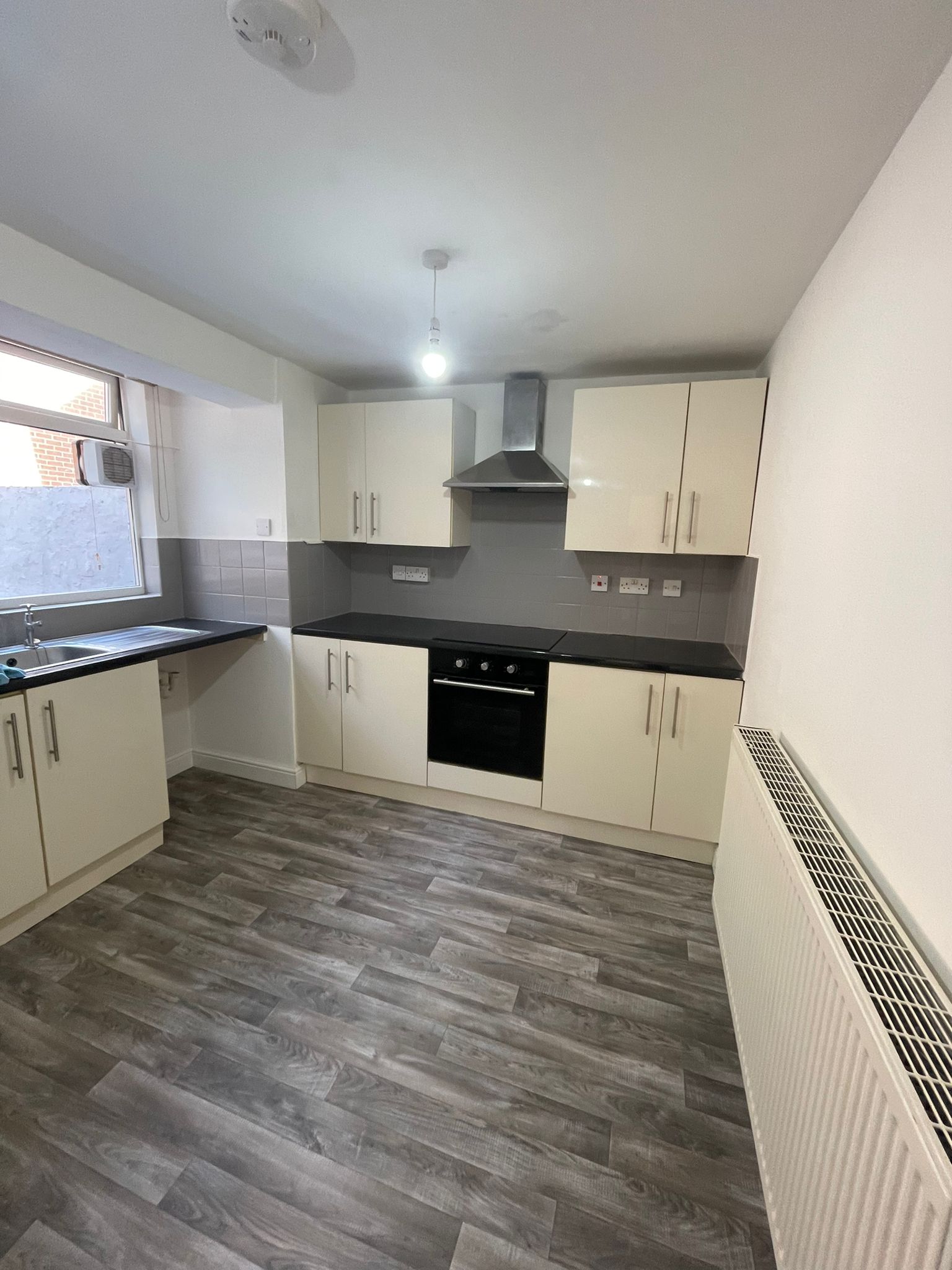 3 bedroom Terraced To Let