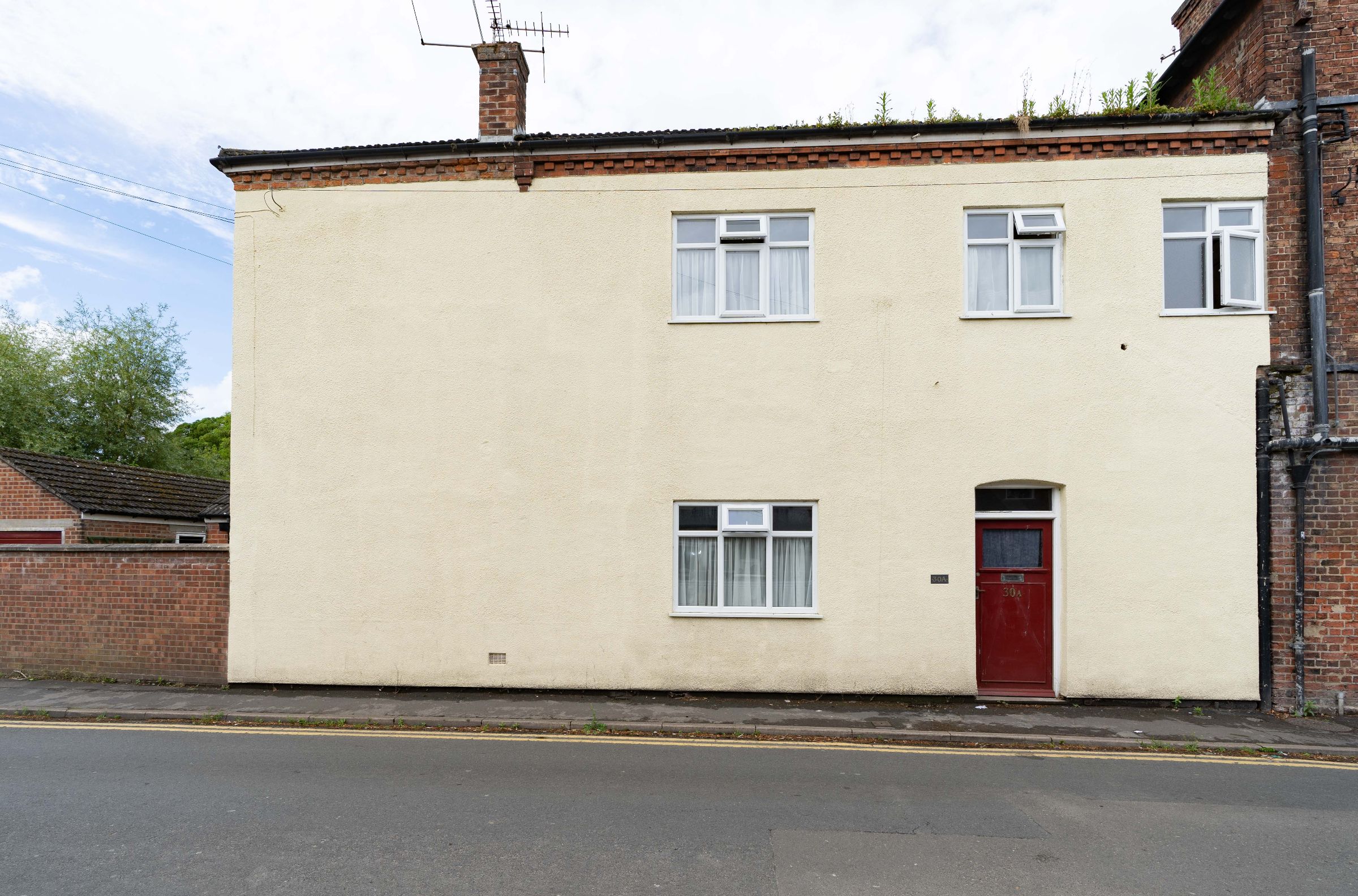 2 bedroom Semi-Detached To Let