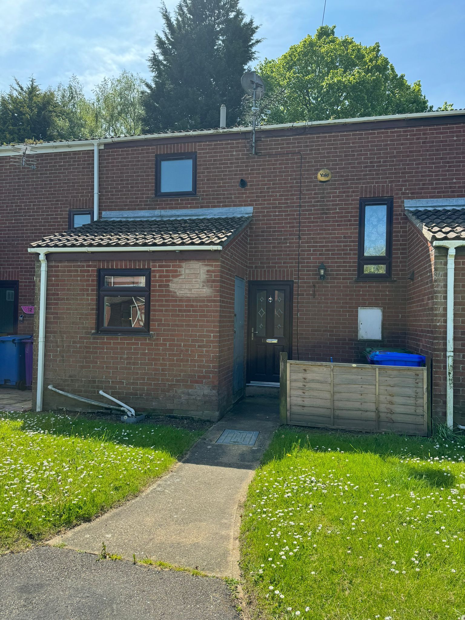 2 bedroom Semi-Detached To Let