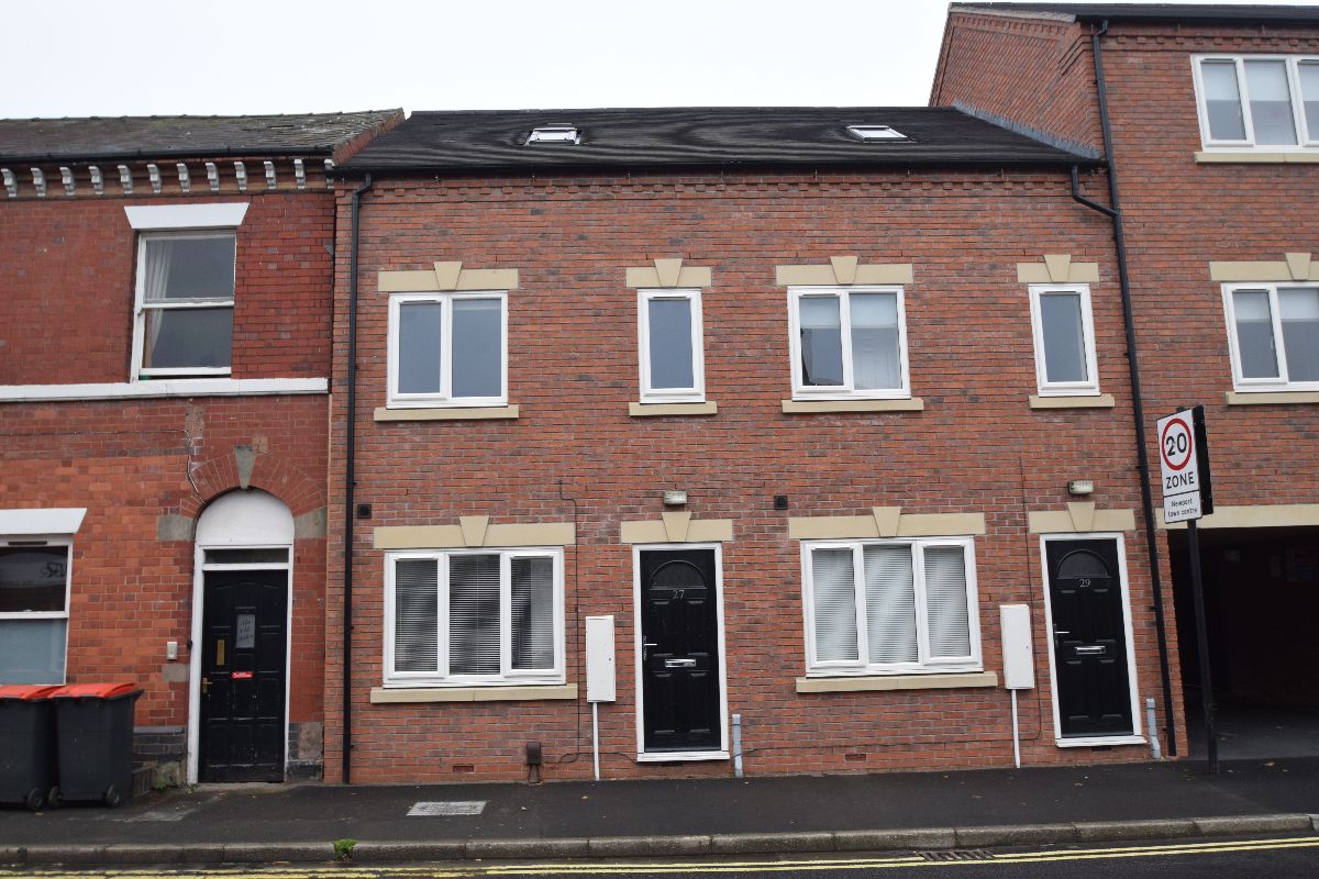4 bedroom Semi-Detached Let Agreed