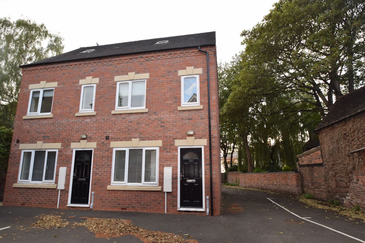 4 bedroom Semi-Detached Let Agreed