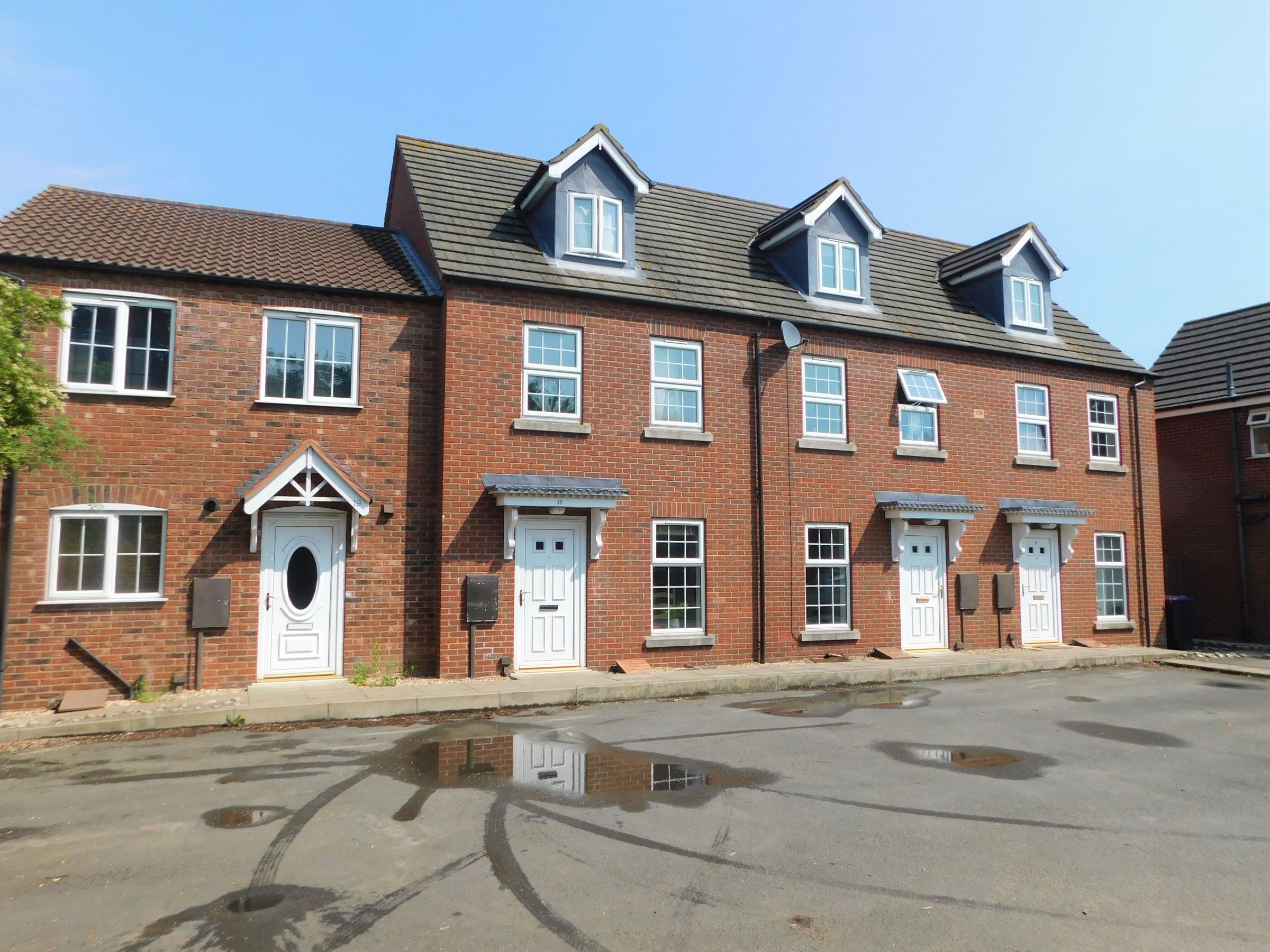 3 bedroom Terraced To Let