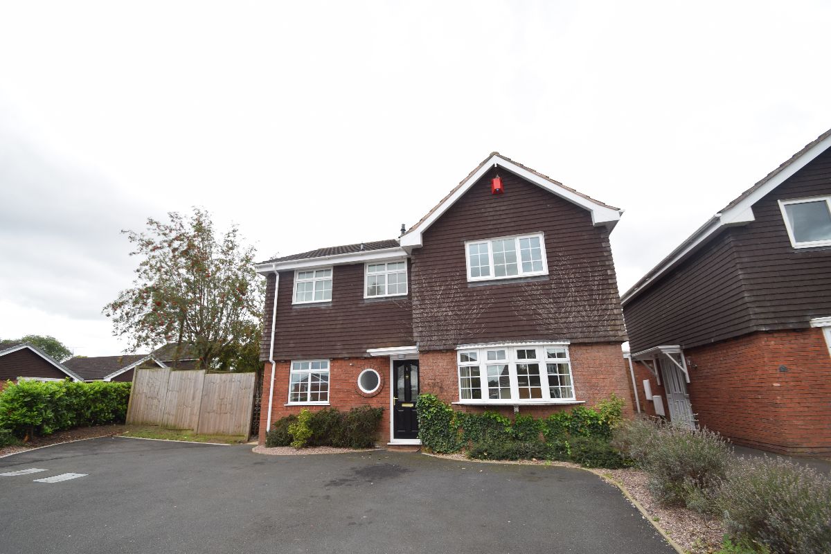 5 bedroom Detached Let Agreed
