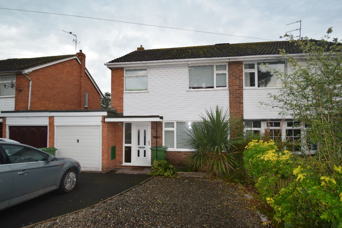4 bedroom Semi-Detached Let Agreed