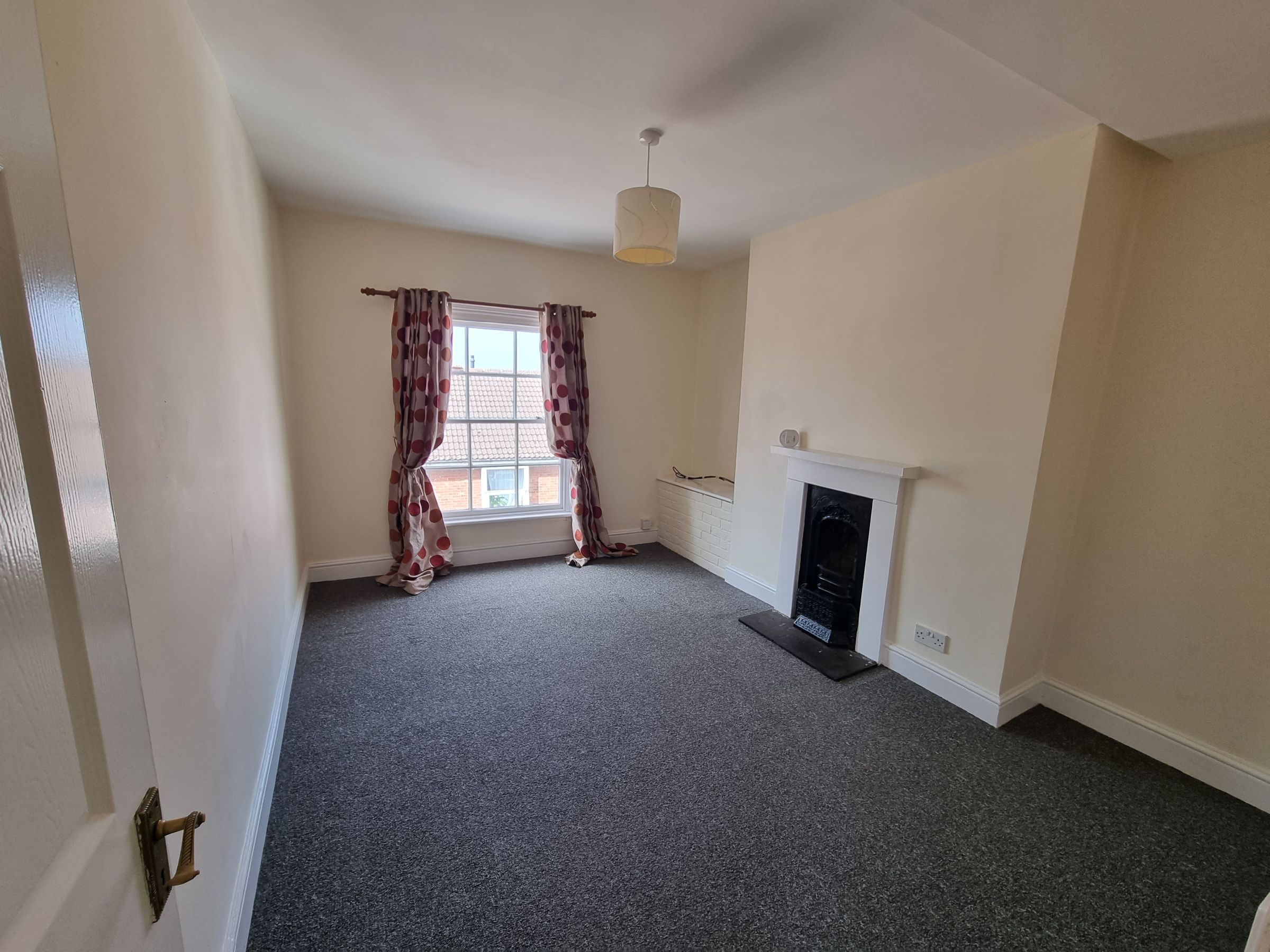 2 bedroom Apartment To Let