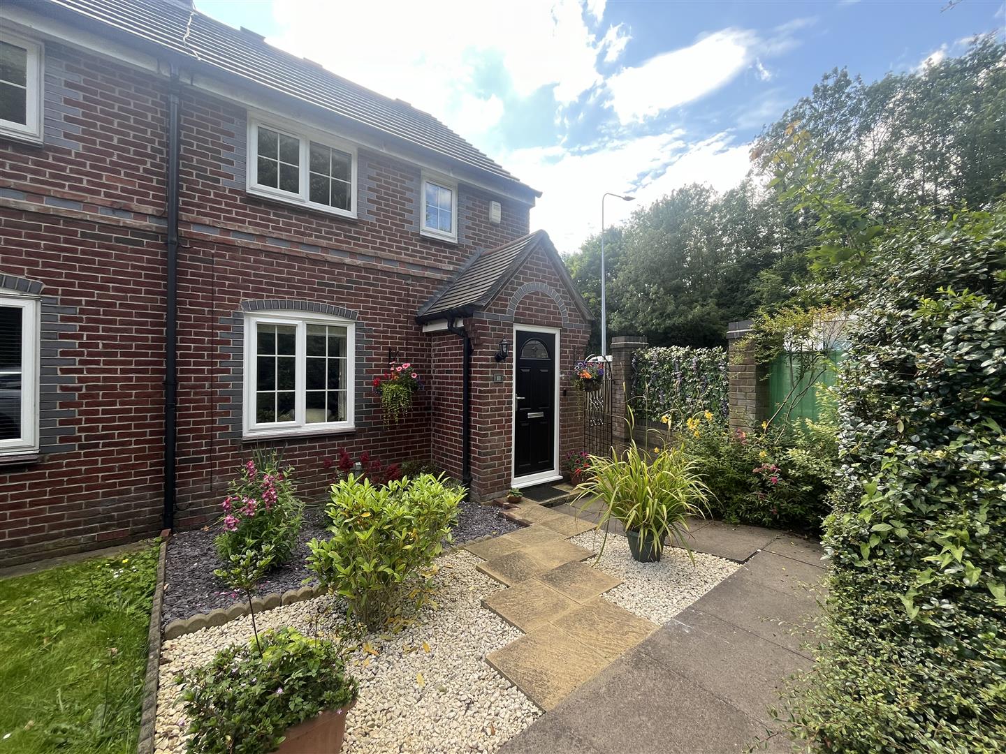 2 bedroom Semi-Detached House For Sale