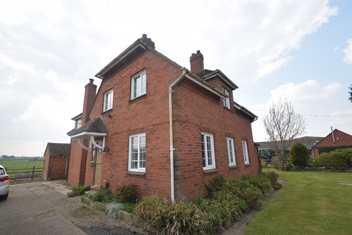 5 bedroom Detached house Let Agreed