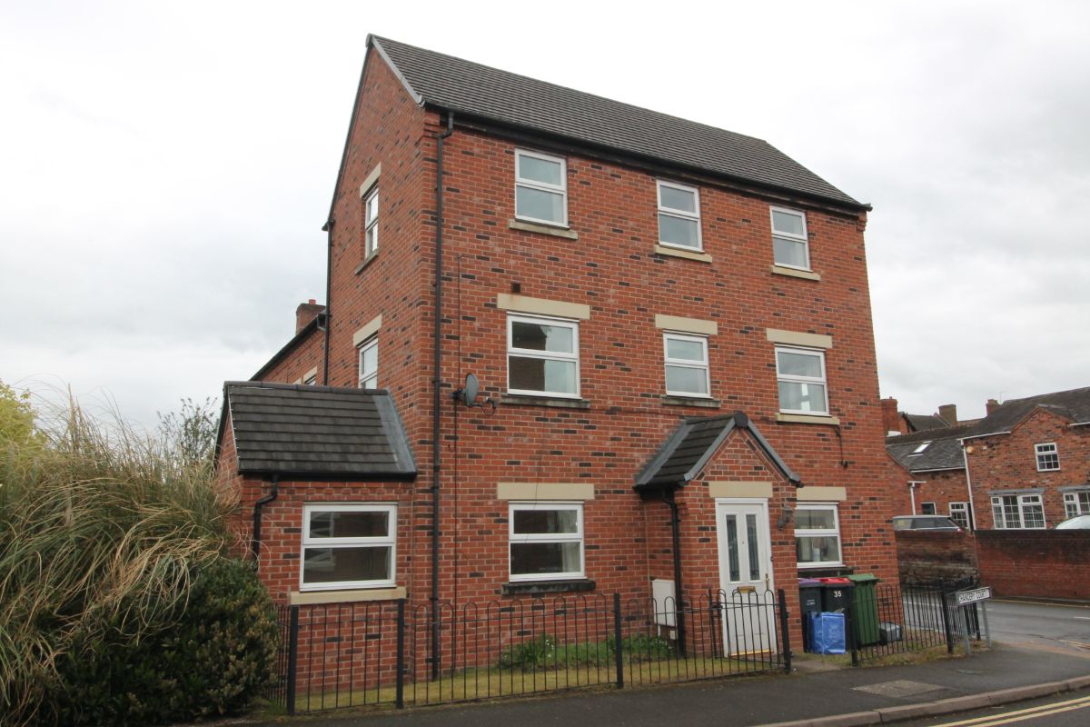 4 bedroom Semi-Detached Let Agreed