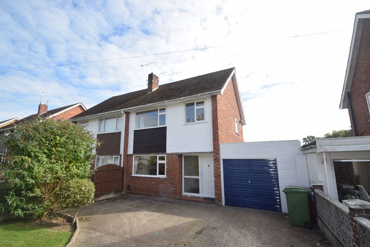 3 bedroom Semi-Detached Let Agreed
