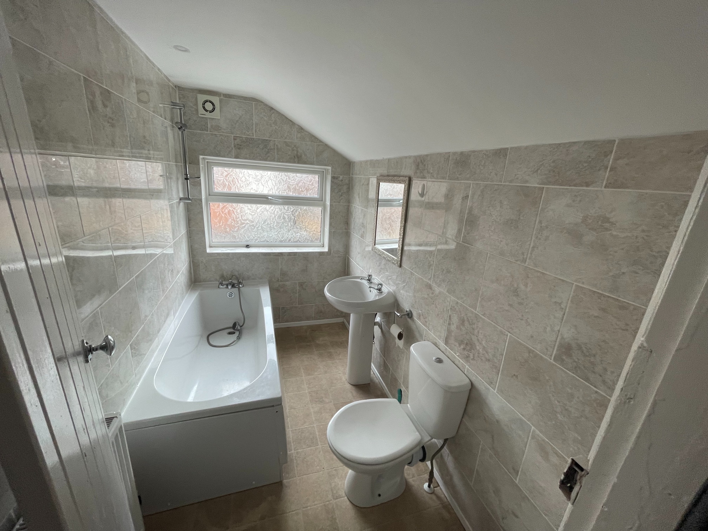 2 bedroom Terraced To Let