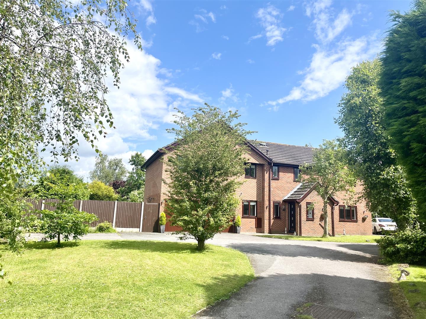 6 bedroom Detached House For Sale
