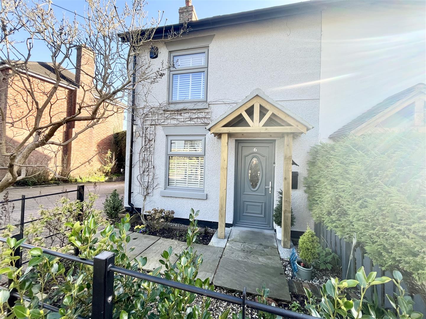 2 bedroom Detached house SSTC