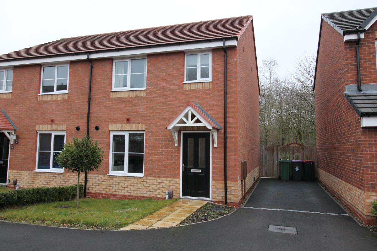 3 bedroom Semi-detached house Let Agreed