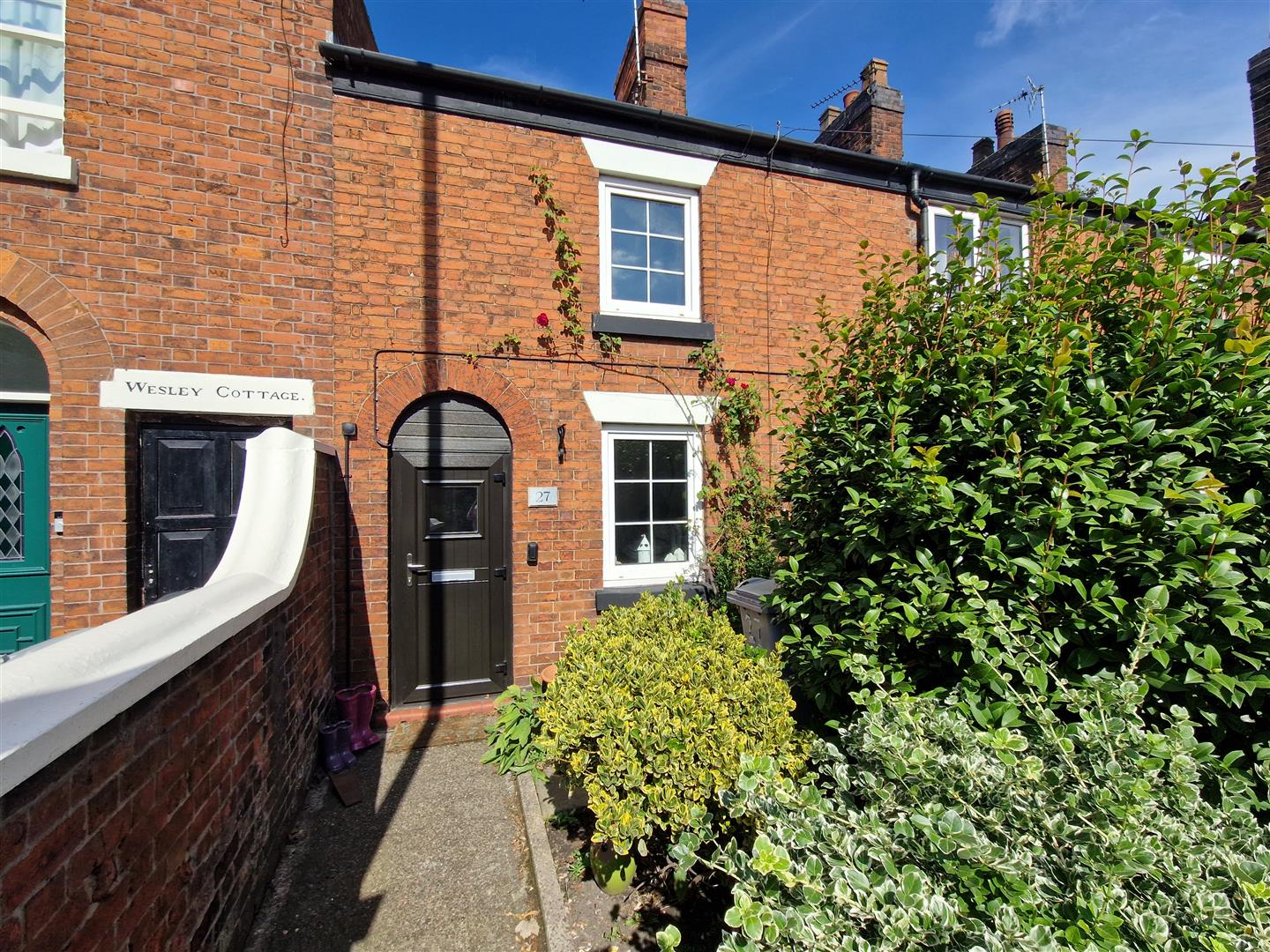 2 bedroom Terraced House SSTC