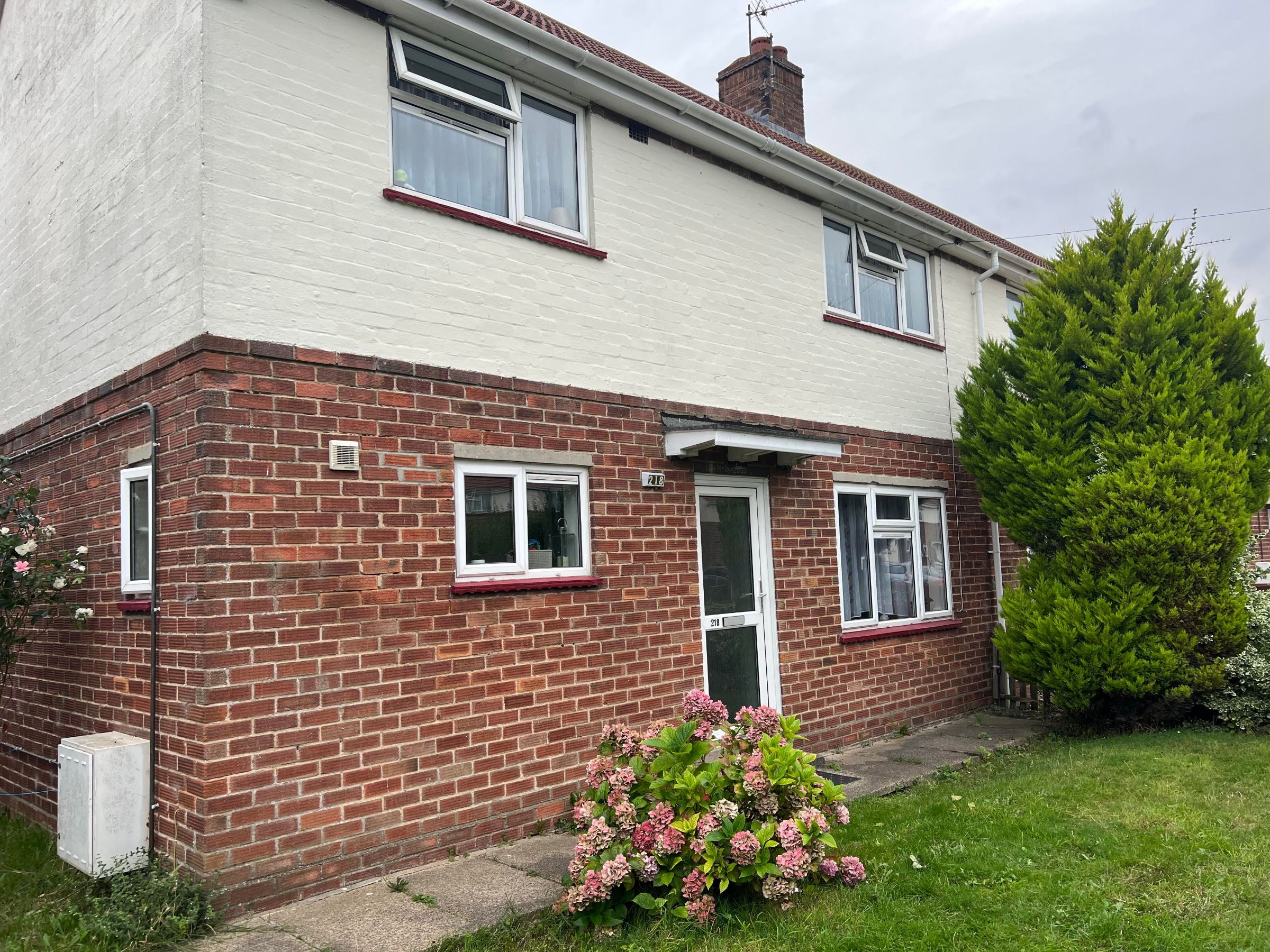 2 bedroom Semi-Detached To Let