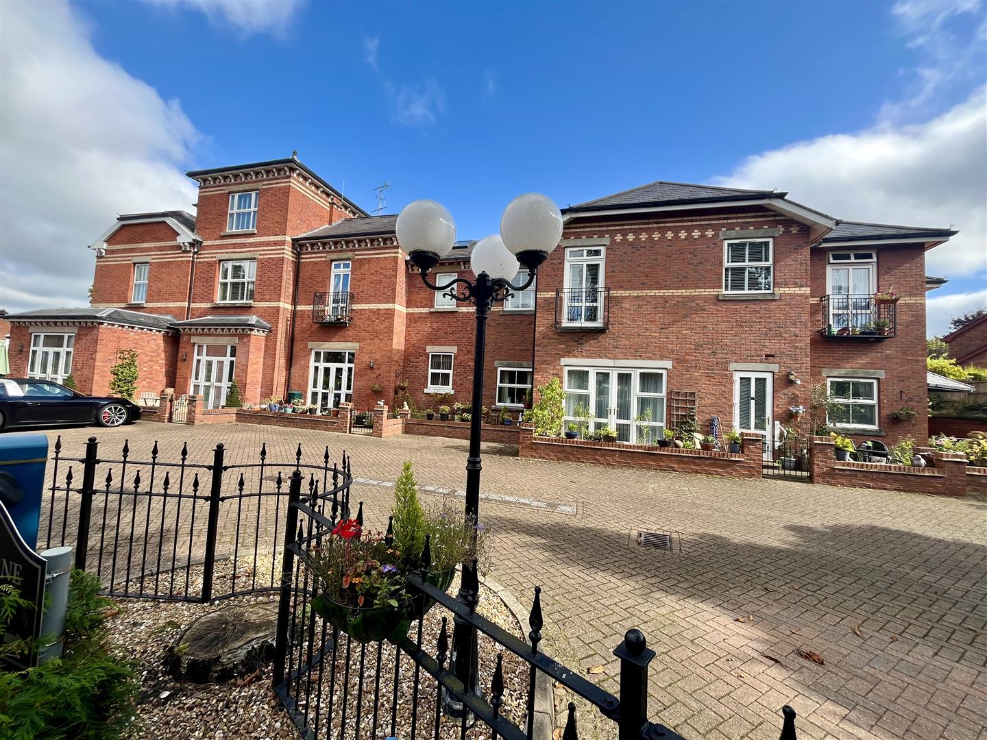 2 bedroom Apartment For Sale