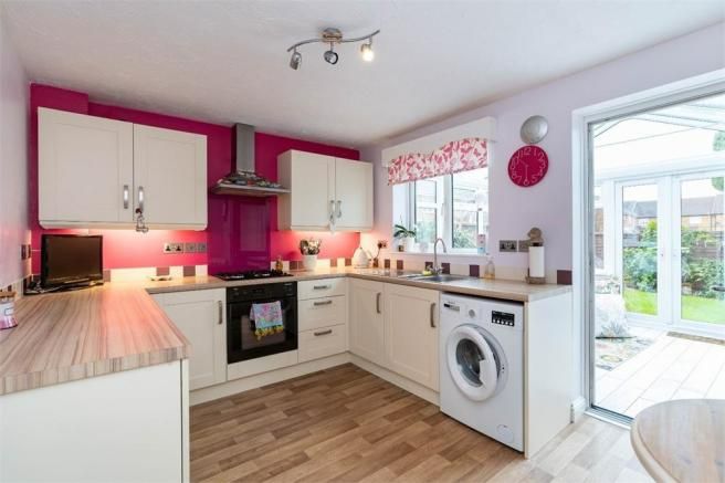 2 bedroom Semi-Detached To Let