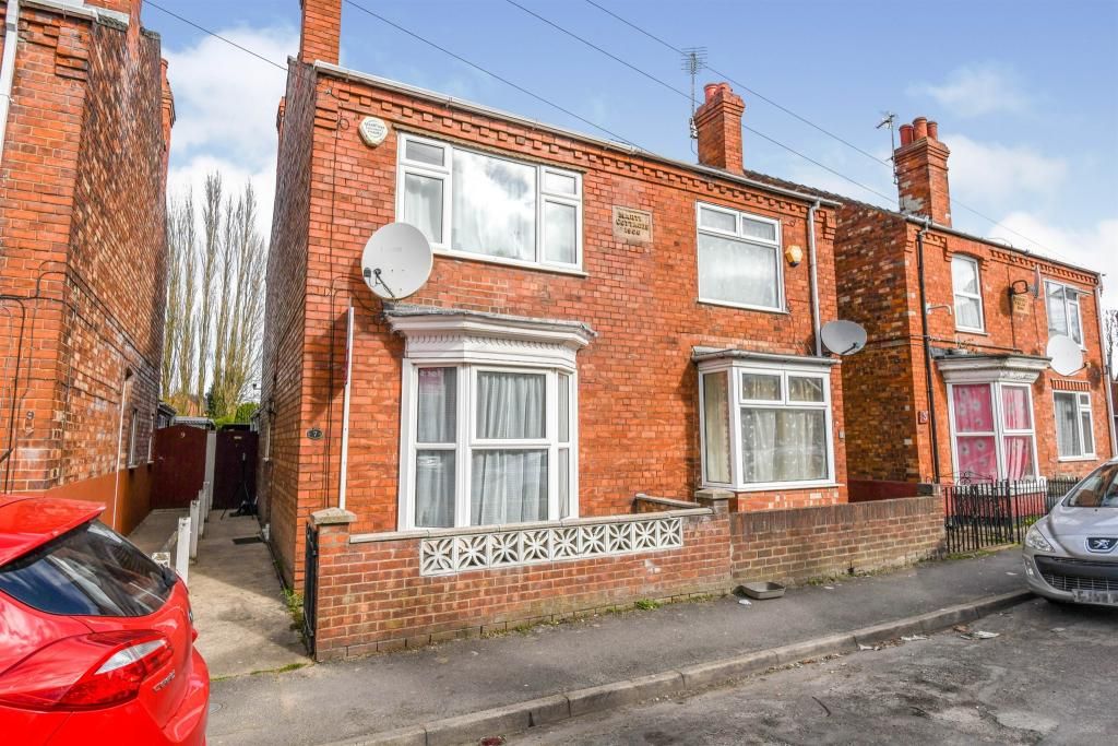 3 bedroom Semi-Detached To Let