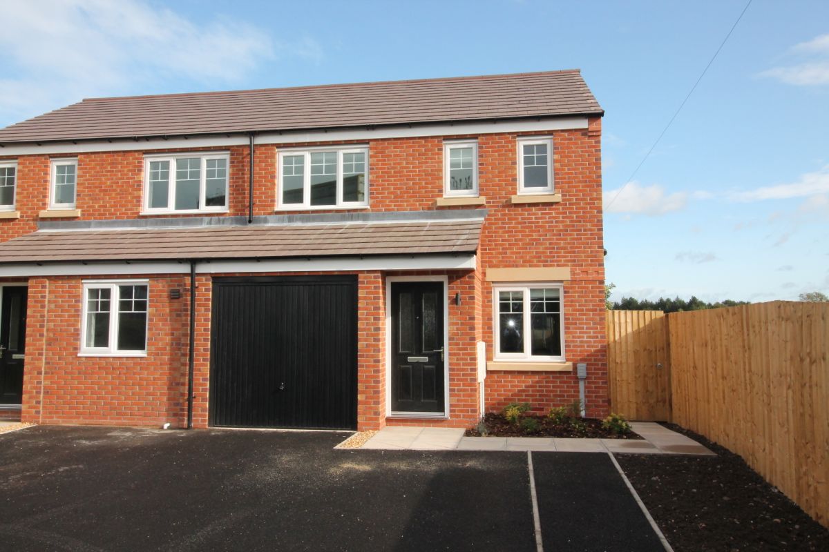 4 bedroom Semi-Detached Let Agreed