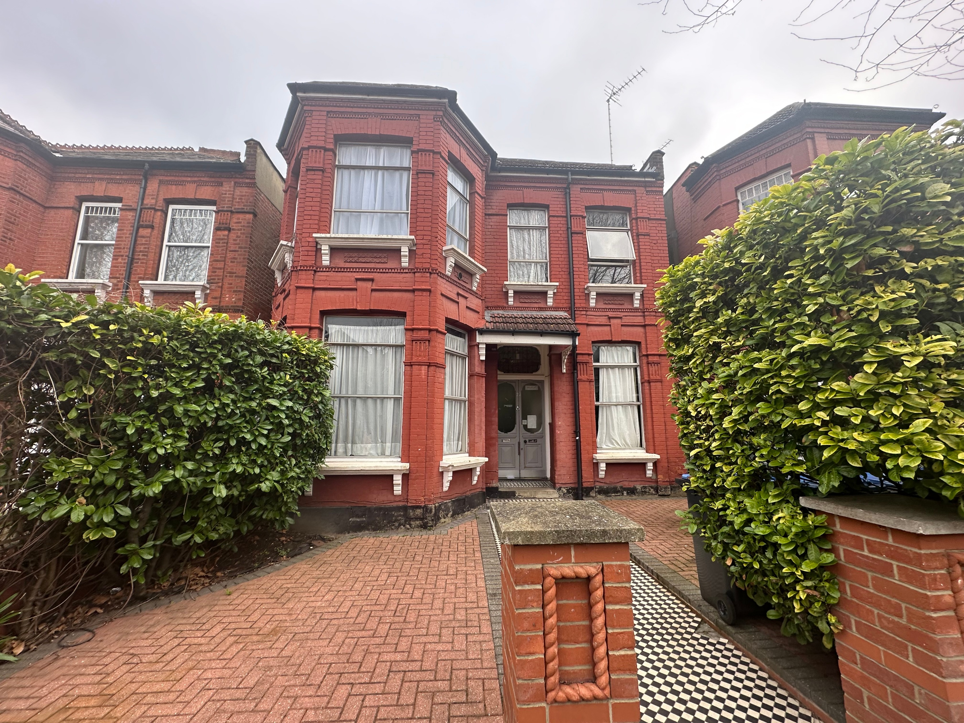  Apartment To Let