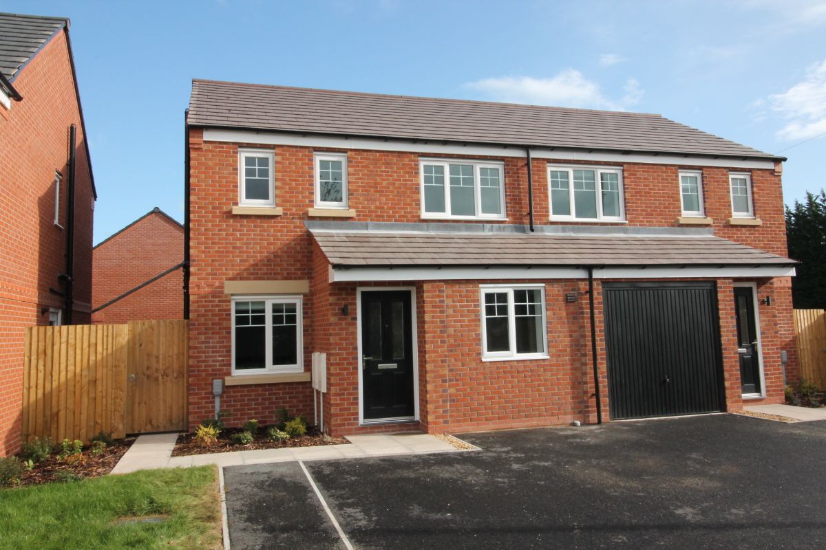 4 bedroom Semi-Detached Let Agreed