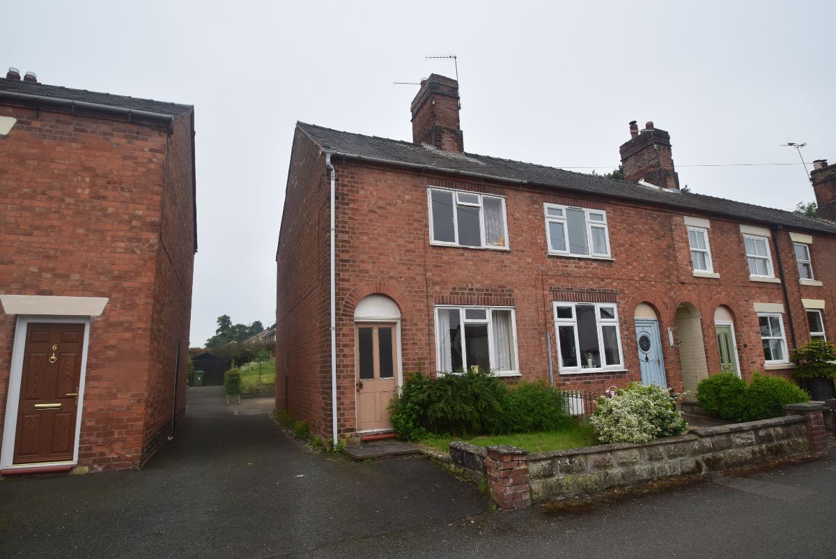2 bedroom Semi-detached house SSTC