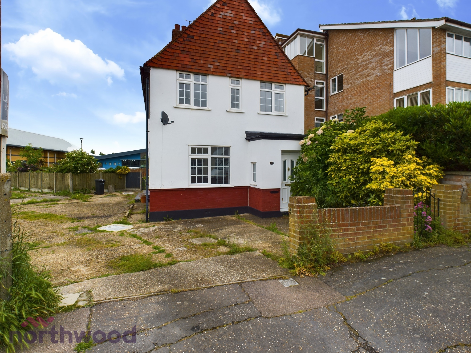 4 bedroom Detached House To Let