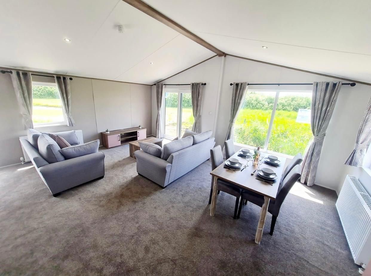2 bedroom Lodge For Sale