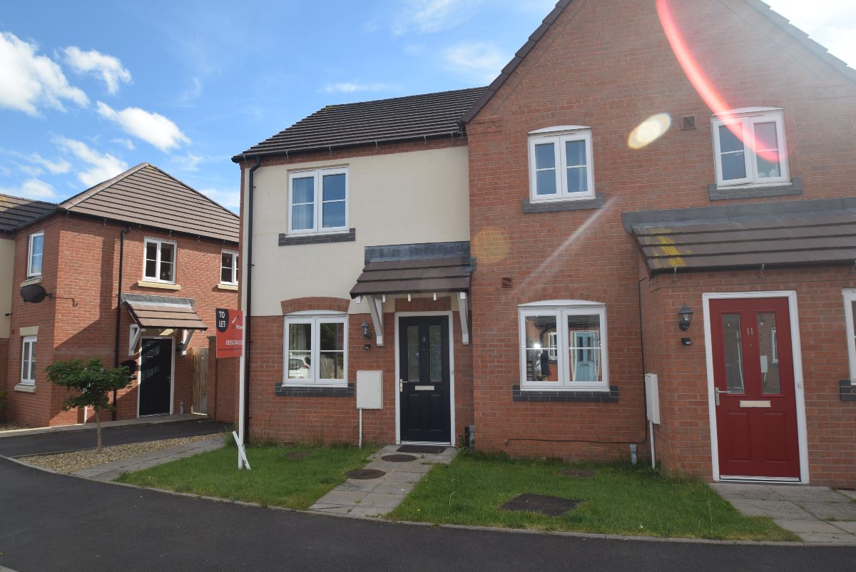 2 bedroom Semi-Detached To Let