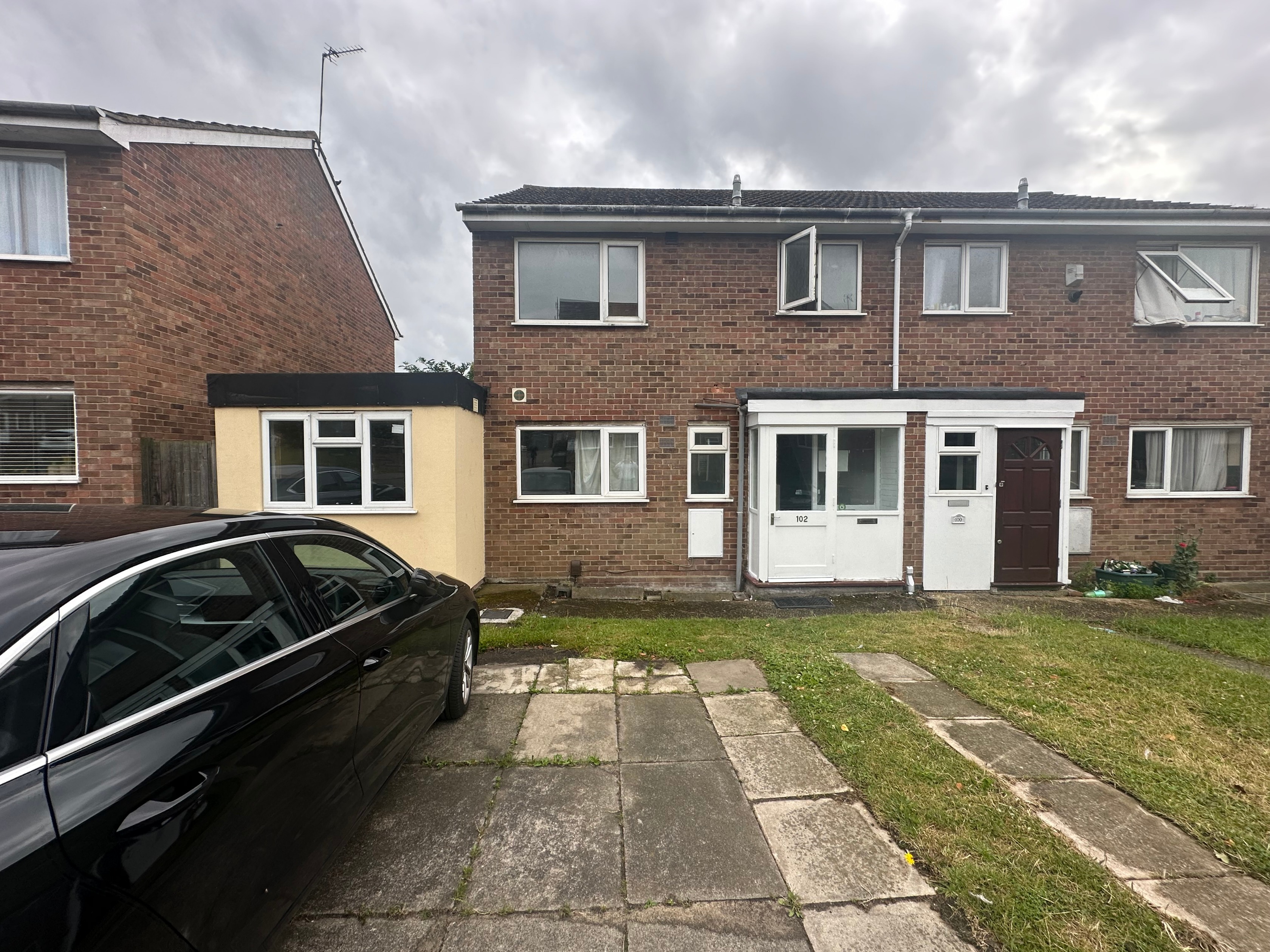 5 bedroom Semi-Detached House To Let