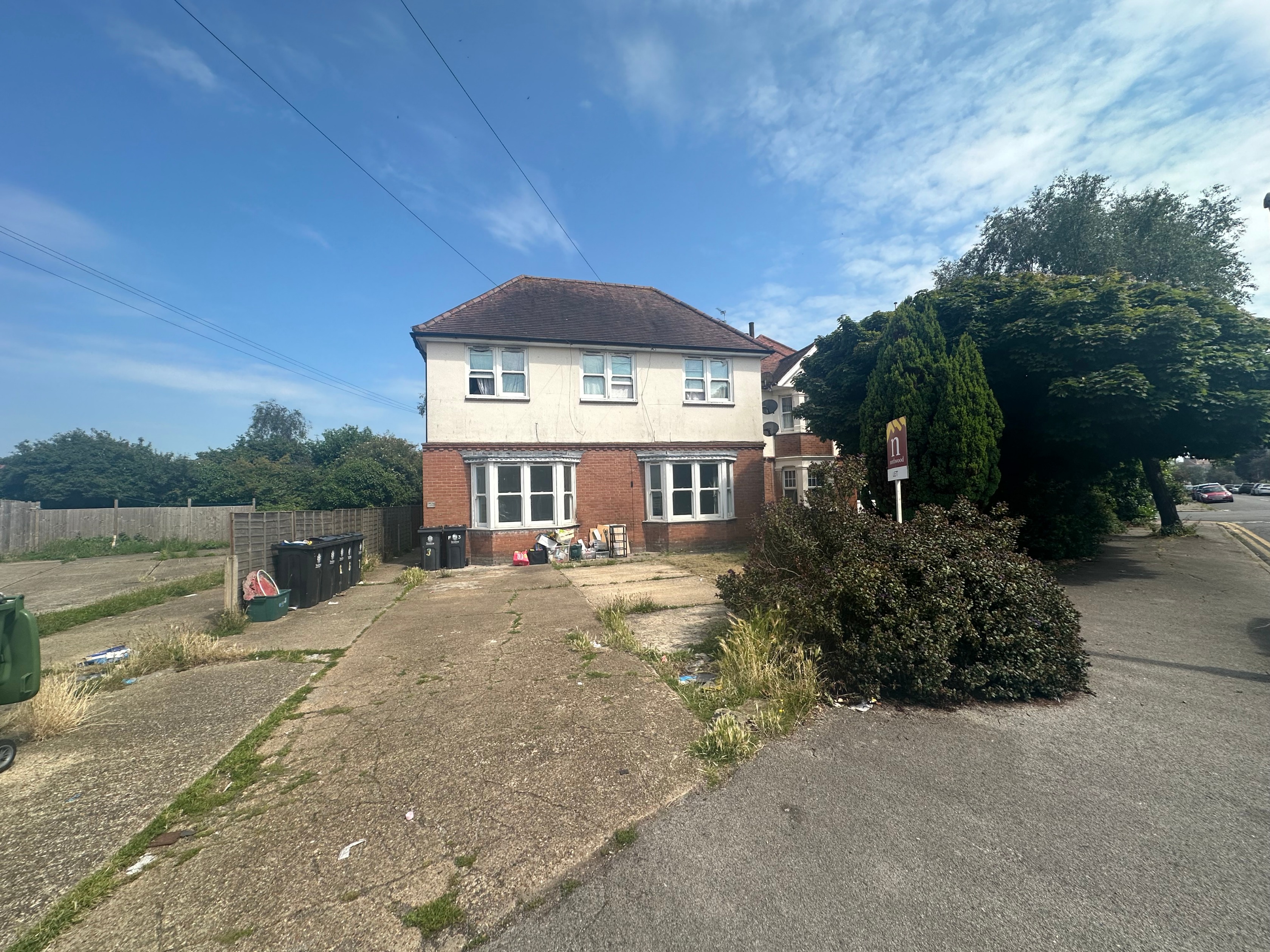 3 bedroom Apartment To Let