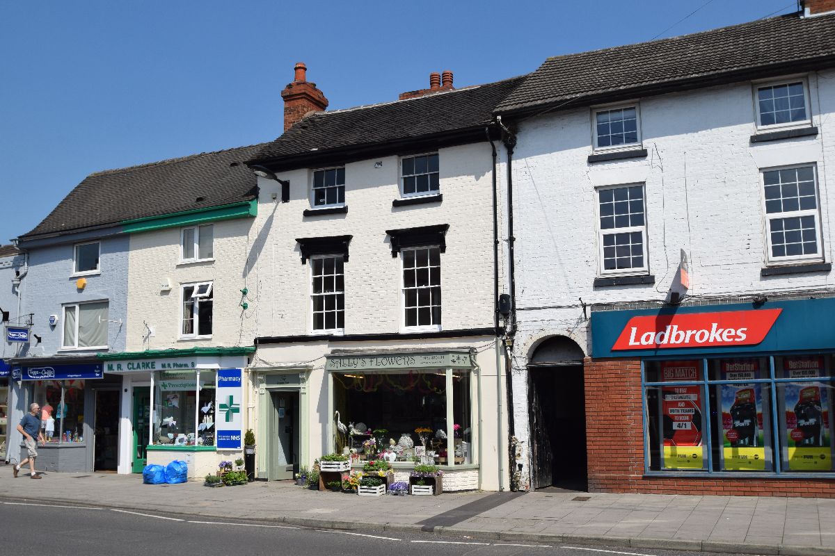 4 bedroom Apartment To Let