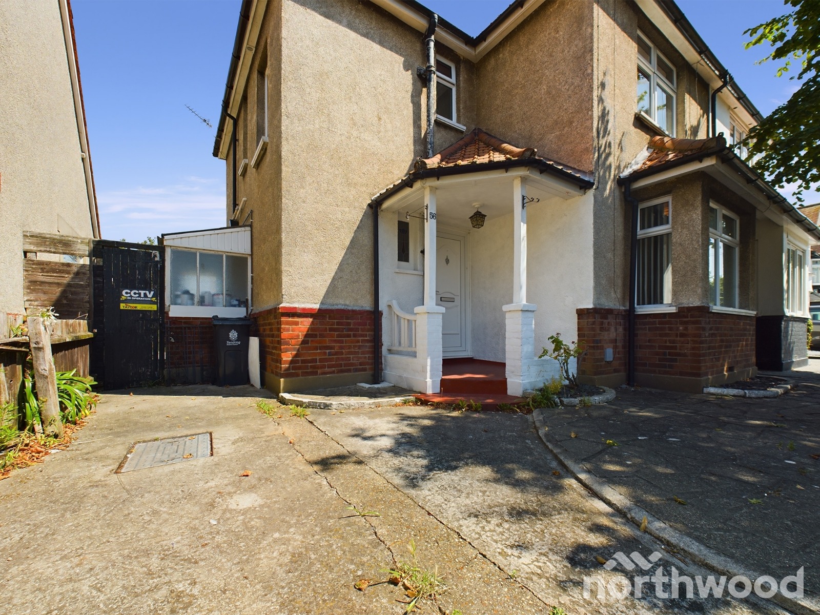 3 bedroom Semi-Detached House To Let