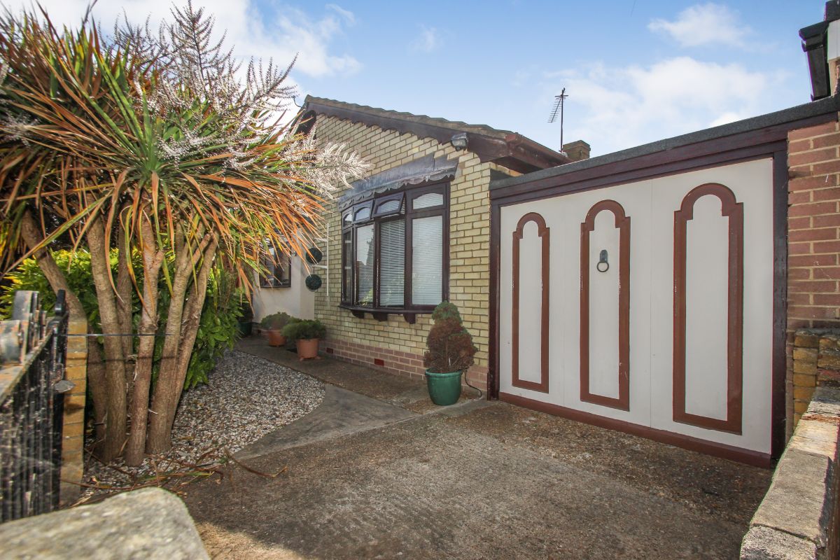 2 bedroom Detached bungalow Under Offer