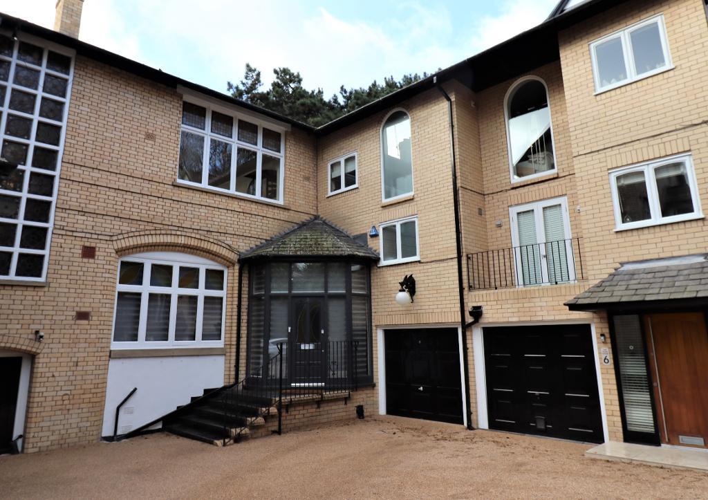 4 bedroom Townhouse For Sale