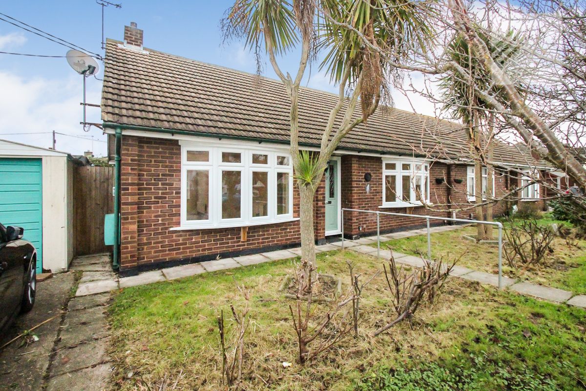 2 bedroom Detached bungalow Under Offer
