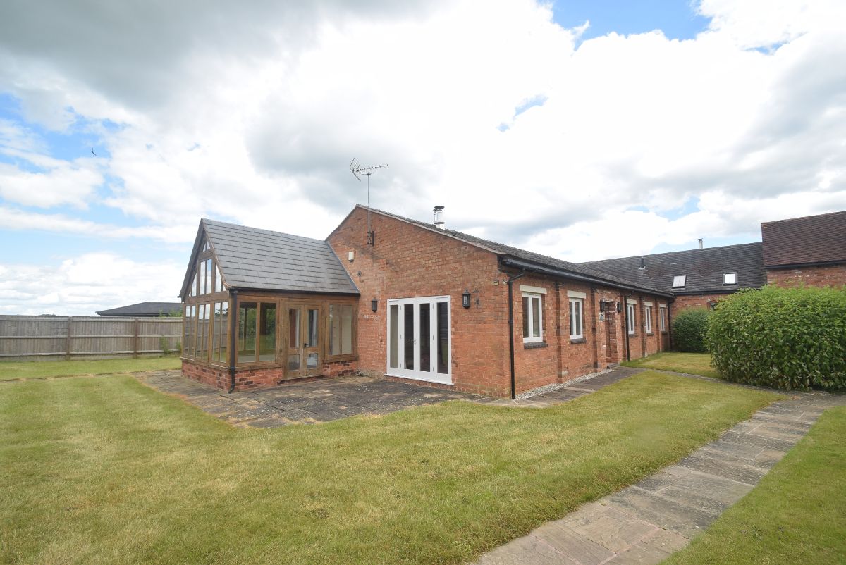 4 bedroom Bungalow To Let