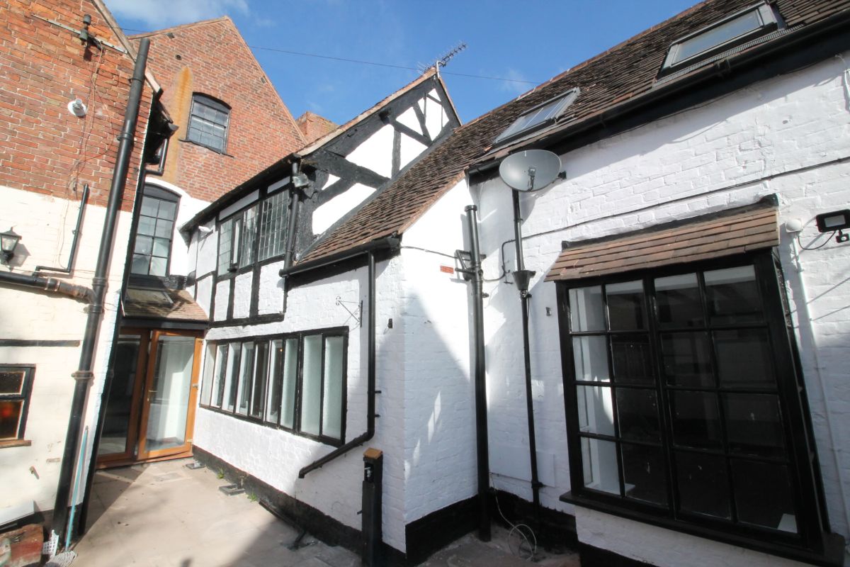 3 bedroom Apartment To Let