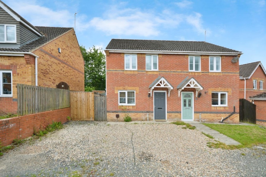 3 bedroom Semi-Detached House For Sale