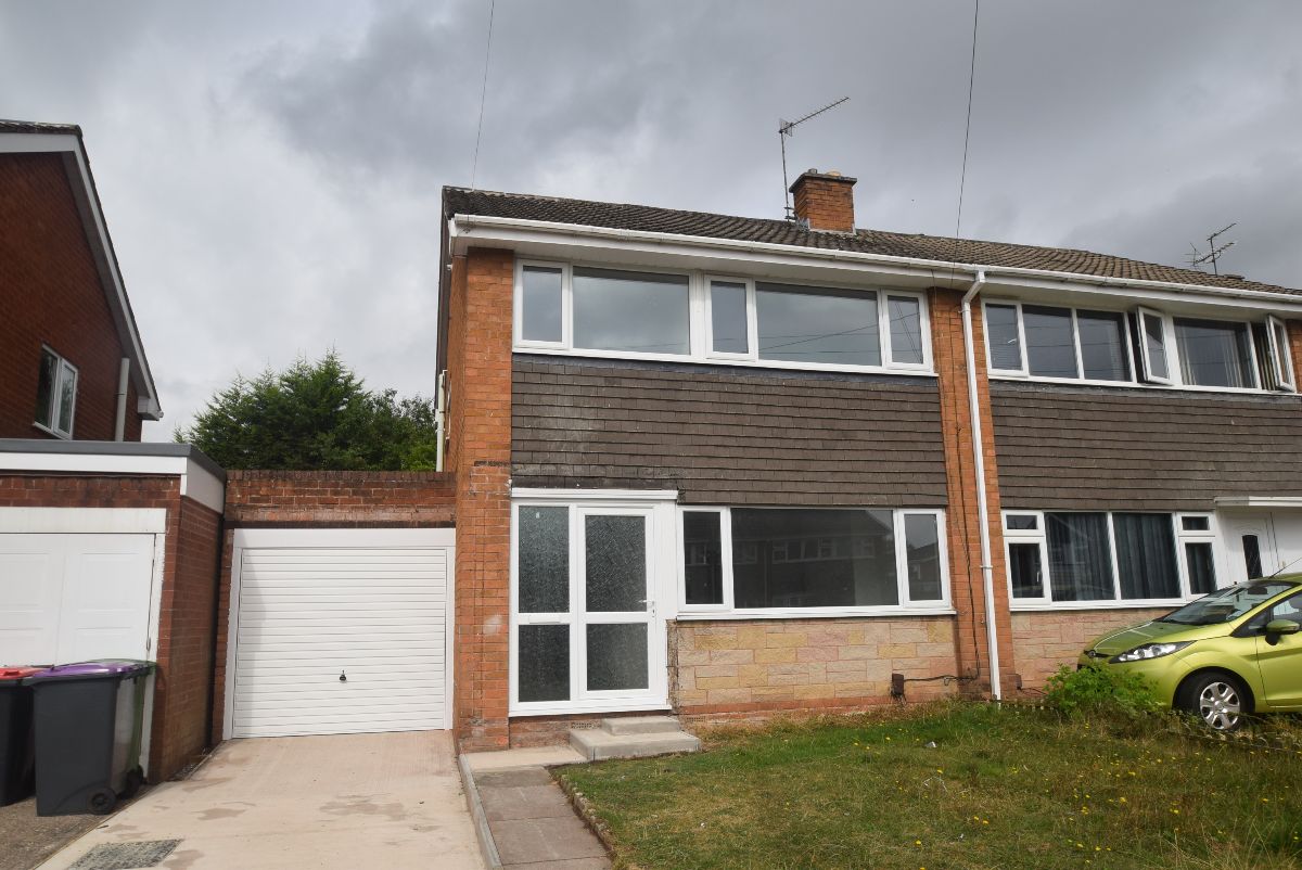 3 bedroom Semi-Detached To Let