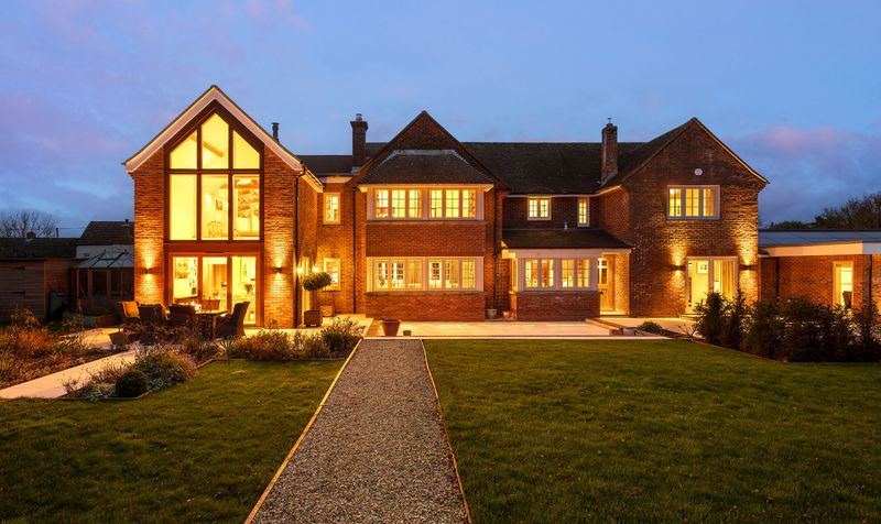 5 bedroom Detached House For Sale