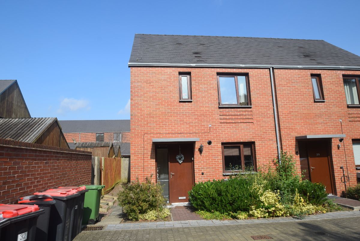 2 bedroom Semi-detached house For Sale