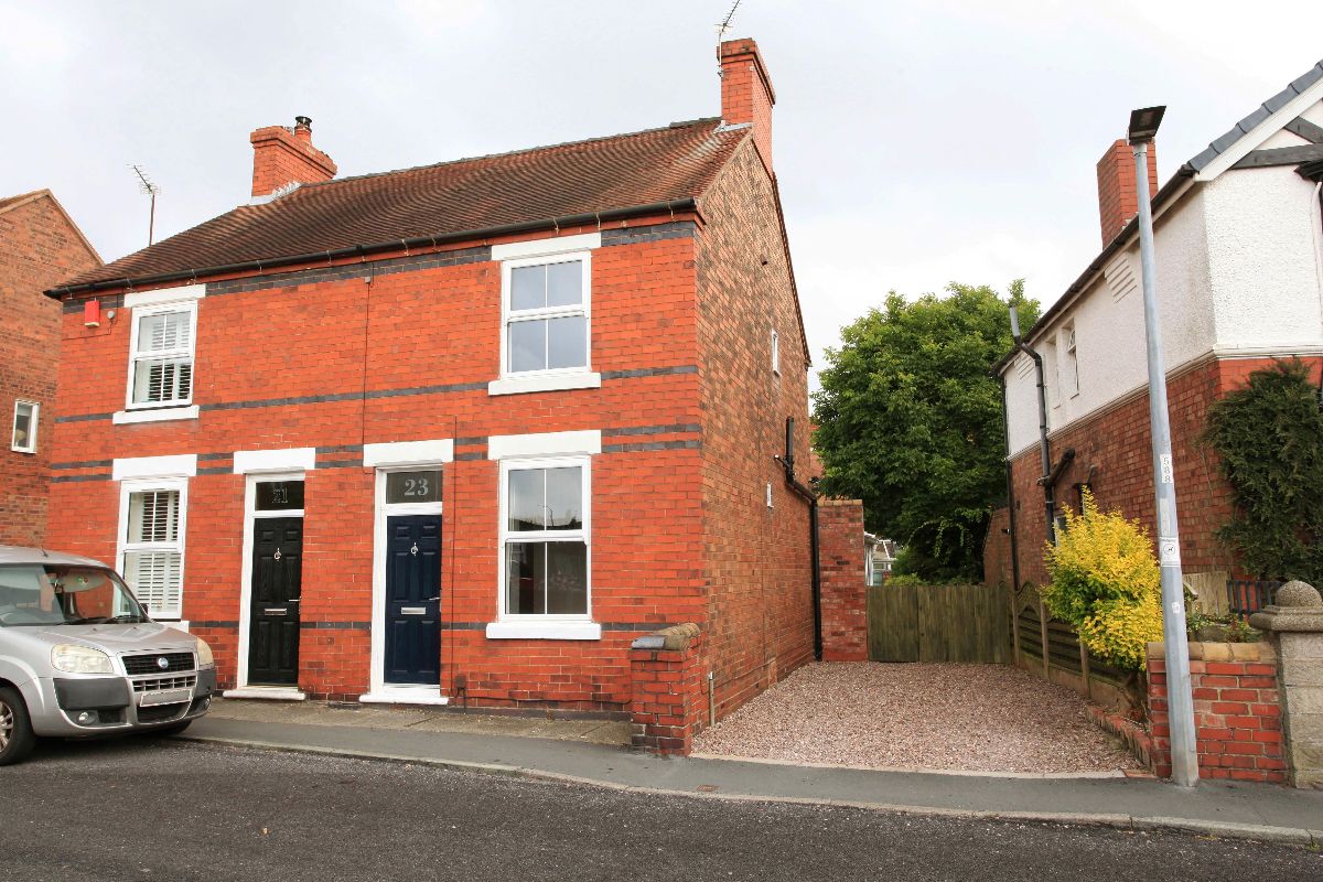 3 bedroom Semi-detached house For Sale