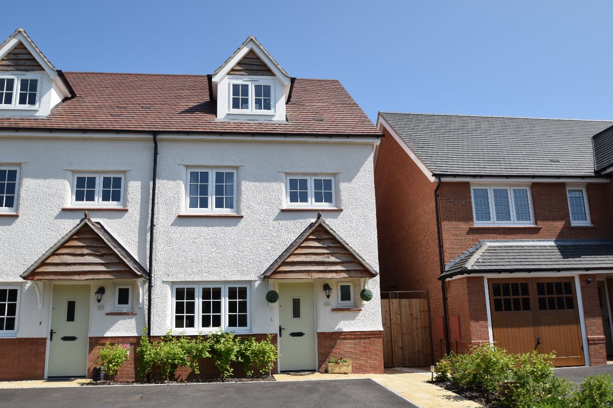 4 bedroom Semi-detached house To Let