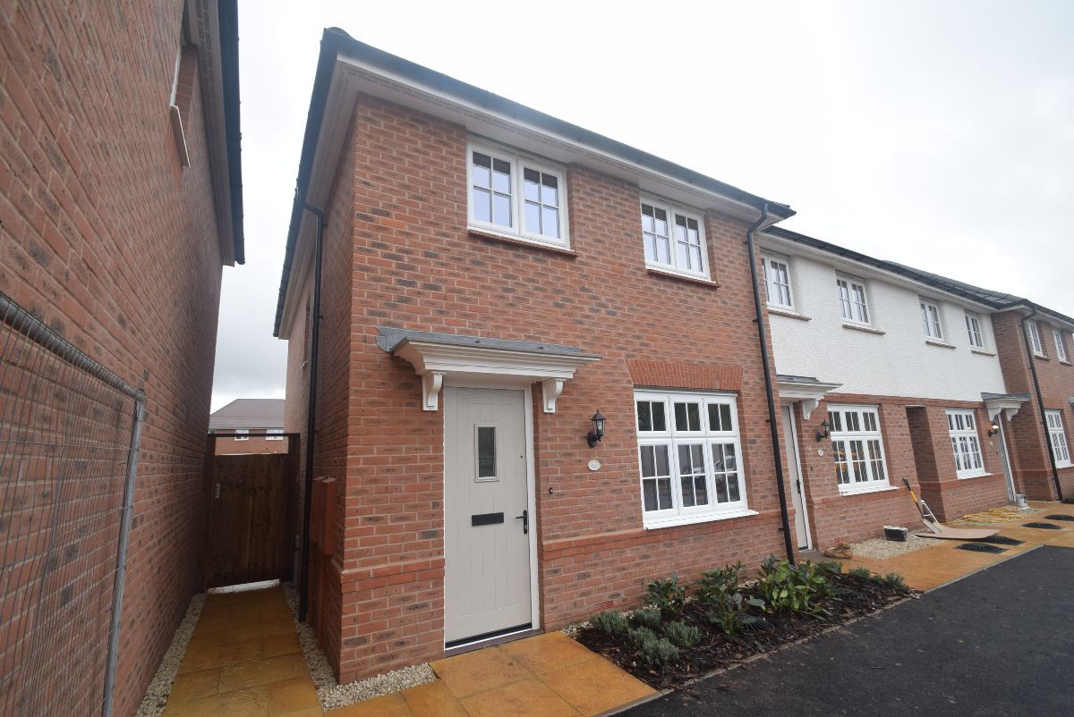 3 bedroom Terraced To Let