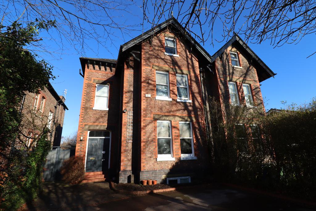 6 bedroom Semi-Detached For Sale