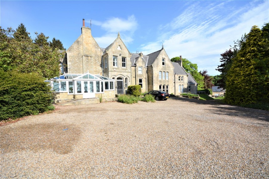 6 bedroom Detached House For Sale